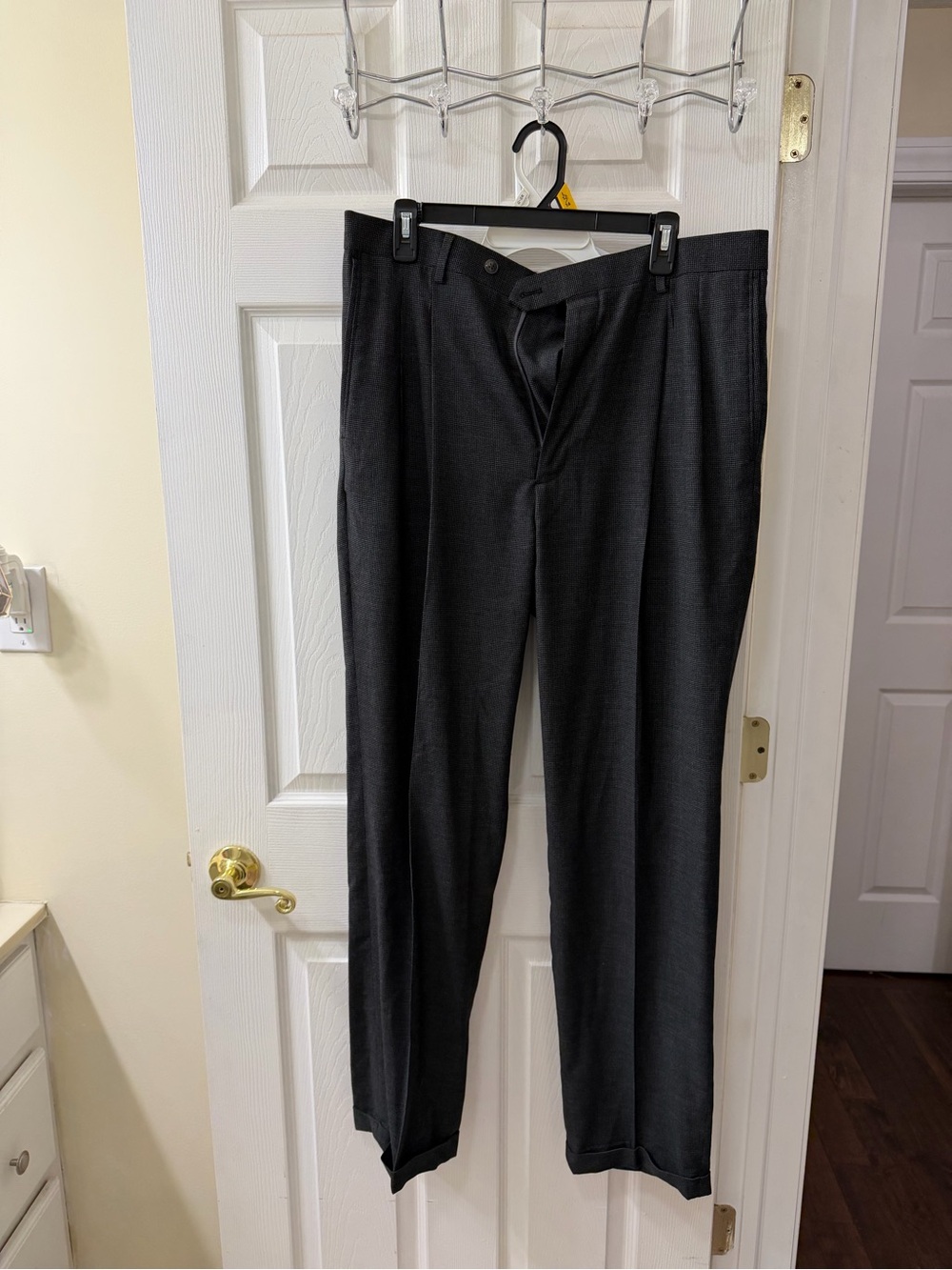 Roundtree & Yorke Men's Dress Pants - Black